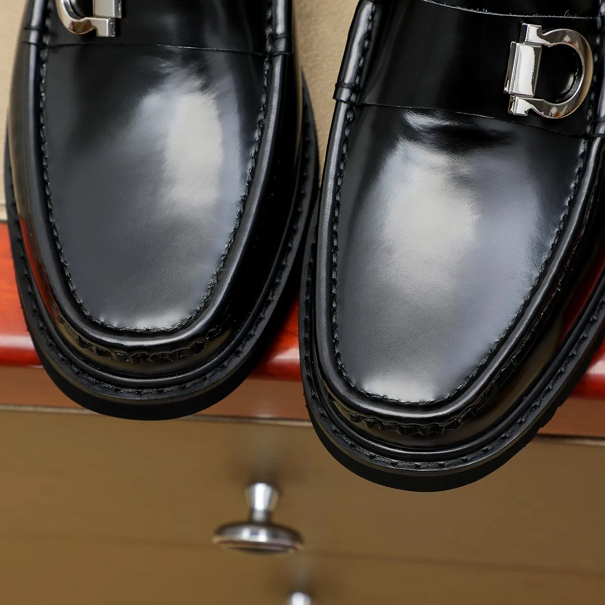 Men's shoes 💰500 Ferragamo [Ferragamo] top imported suit men's shoes 💯Original copy of the official website, product materials: selected imported embossed calfskin + luxury hardware buckle accessories ~ imported water-dyed cow 🐂 leather lining. Strong three-dimensional visual effect, original combination outsole, multiple colors available😘 Size: 38-44 (.45.46.4. Customized)